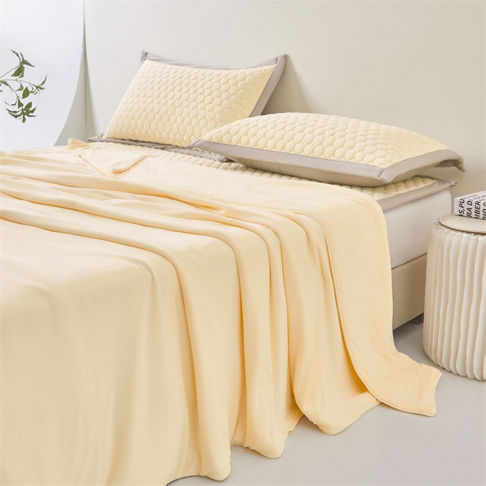 91家纺网 家纺一手货源 找家纺 雯豆家纺 2025夏季新品100%锦纶纯色凉感夏被空调被7A抗菌薄被子可机洗被芯 小冰皮锦纶夏被-杏子米