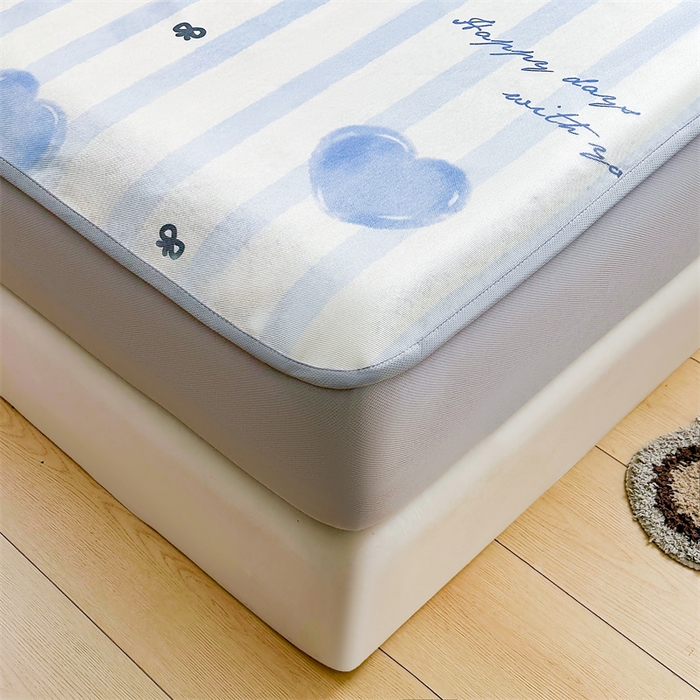 91家纺网 家纺一手货源 找家纺 雯豆家纺 2025夏季新品冰藤印花床笠三件套加厚冰丝软藤席小清新印花床罩单件 冰藤席-床笠款-心心相印