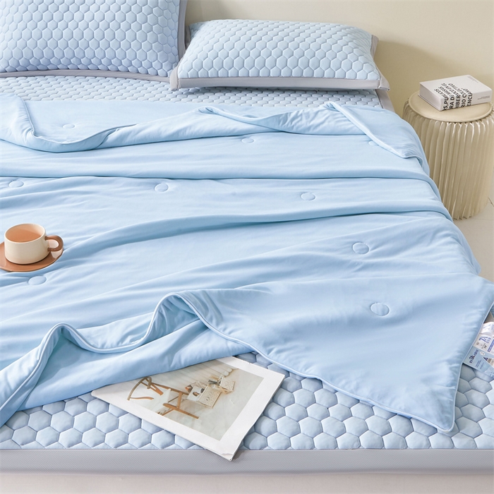 91家纺网 家纺一手货源 找家纺 （总）雯豆家纺 2025夏季新品100%锦纶纯色凉感夏被空调被7A抗菌薄被子可机洗被芯