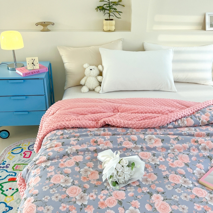 91家纺网 家纺一手货源 找家纺 爱宝被业 2025新款豆豆夏被 爱的花海