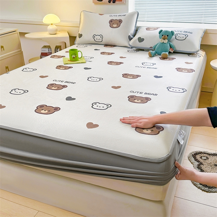 91家纺网 家纺一手货源 找家纺 雯豆家纺 2025夏季新品冰藤印花床笠三件套加厚冰丝软藤席小清新印花床罩单件 冰藤席-床笠款-波点小熊