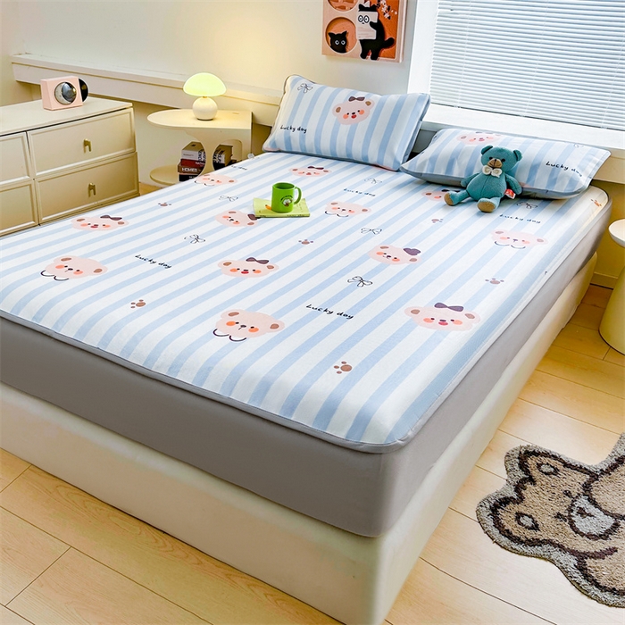 91家纺网 家纺一手货源 找家纺 雯豆家纺 2025夏季新品冰藤印花床笠三件套加厚冰丝软藤席小清新印花床罩单件 冰藤席-床笠款-熊先生