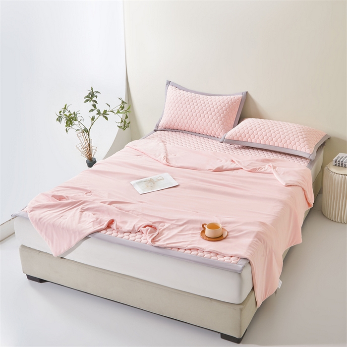 91家纺网 家纺一手货源 找家纺 雯豆家纺 2025夏季新品100%锦纶纯色凉感夏被空调被7A抗菌薄被子可机洗被芯 小冰皮锦纶夏被-密合粉