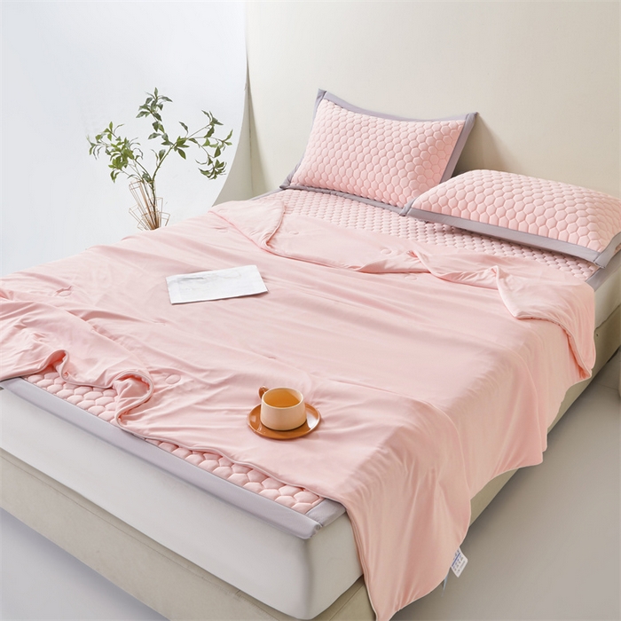 91家纺网 家纺一手货源 找家纺 雯豆家纺 2025夏季新品100%锦纶纯色凉感夏被空调被7A抗菌薄被子可机洗被芯 小冰皮锦纶夏被-密合粉