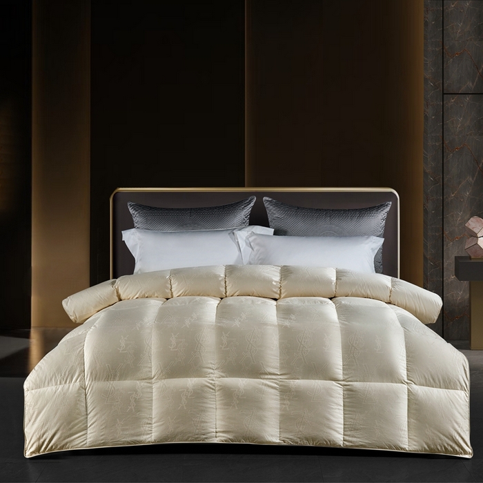91家纺网 家纺一手货源 找家纺 2025新款高精密全棉提花单层高端立体羽绒被壳大牌提花羽绒被壳95白鹅绒被 YSL米白-贝壳