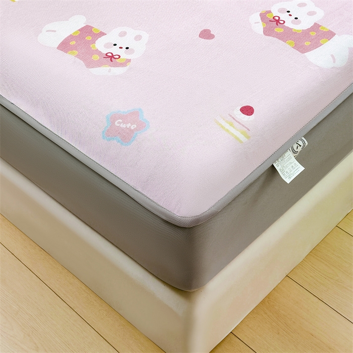 91家纺网 家纺一手货源 找家纺 雯豆家纺 2025夏季新品冰藤印花床笠三件套加厚冰丝软藤席小清新印花床罩单件 冰藤席-床笠款-甜蜜小兔