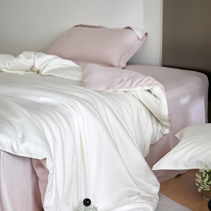 91家纺网 家纺一手货源 找家纺 金奇达2025新款【可芙】-轻氧水光天丝棉四件套（标准号全网控价（折后券后）不低于238元） 可芙-白+粉