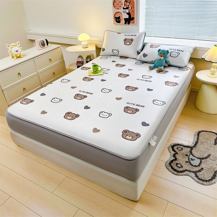 91家纺网 家纺一手货源 找家纺 雯豆家纺 2025夏季新品冰藤印花床笠三件套加厚冰丝软藤席小清新印花床罩单件 冰藤席-床笠款-波点小熊