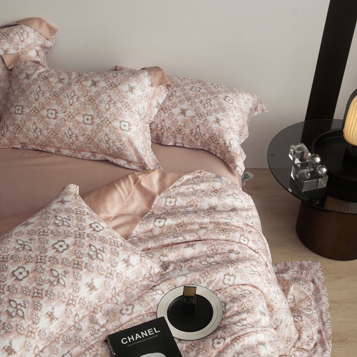 91家纺网 家纺一手货源 找家纺 金奇达2025新款【 巴赫之音】-茧养莱赛尔四件套（标准号全网控价（折后券后）不低于258元） 佩洛斯-粉黛