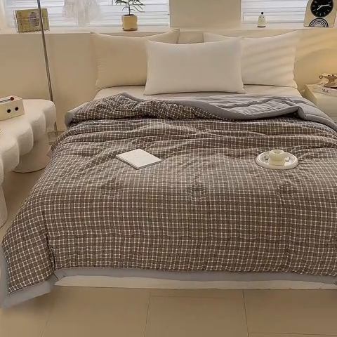 91家纺网 家纺一手货源 找家纺 爱宝被业 2025新款无印风新疆棉花夏被 100%新疆棉花 初见