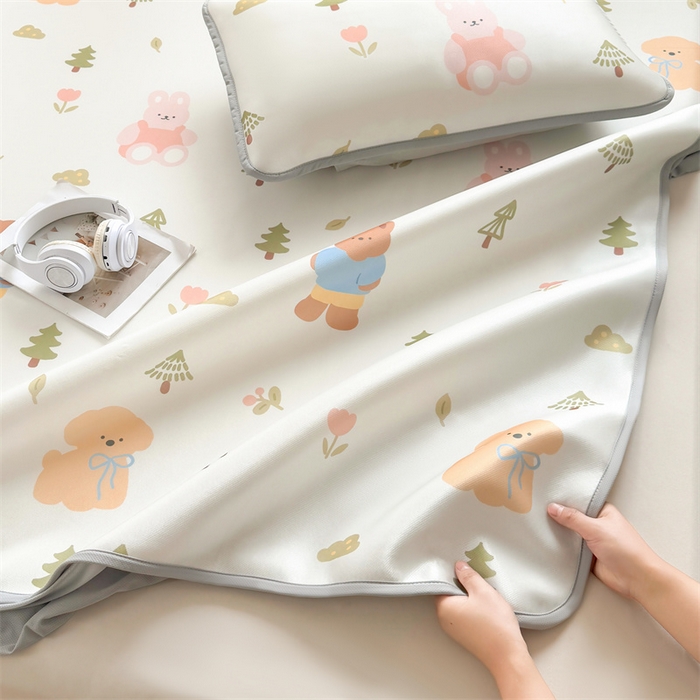 91家纺网 家纺一手货源 找家纺 雯豆家纺 2025夏季新品碳光冰丝凉席床笠款三件套印花小清新绑带冰丝席床罩 碳光冰丝席-床笠款-动物乐园