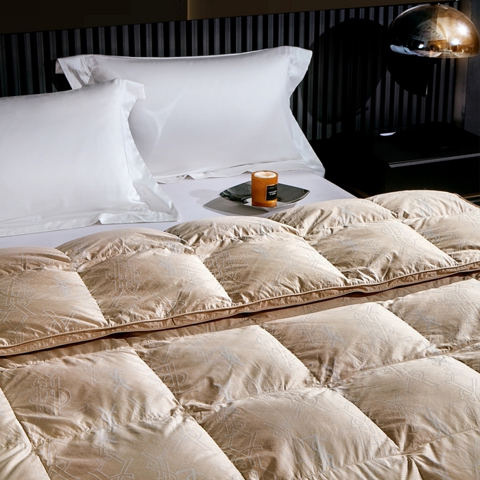 91家纺网 家纺一手货源 找家纺 静若居2025新款高精密全棉提花单层高端立体羽绒被壳大牌提花羽绒被壳95白鹅绒被 YSL米白-贝壳