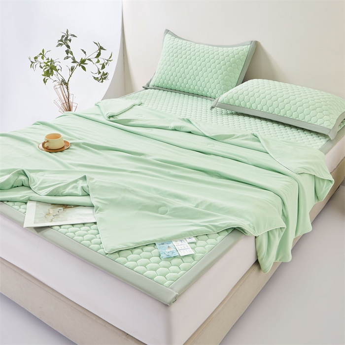 91家纺网 家纺一手货源 找家纺 雯豆家纺 2025夏季新品100%锦纶纯色凉感夏被空调被7A抗菌薄被子可机洗被芯 小冰皮锦纶夏被-水雾绿