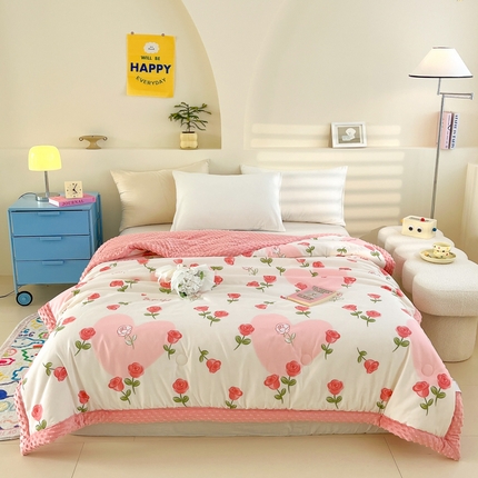 91家纺网 家纺一手货源 找家纺 爱宝被业 2025新款豆豆夏被 玫瑰恋人