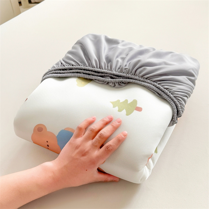 91家纺网 家纺一手货源 找家纺 雯豆家纺 2025夏季新品碳光冰丝凉席床笠款三件套印花小清新绑带冰丝席床罩 碳光冰丝席-床笠款-动物乐园