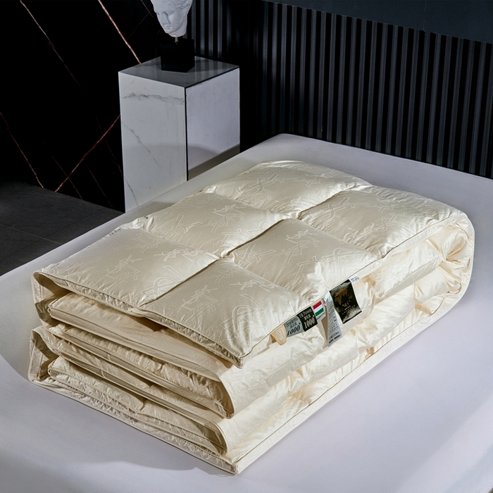 91家纺网 家纺一手货源 找家纺 2025新款高精密全棉提花单层高端立体羽绒被壳大牌提花羽绒被壳95白鹅绒被 YSL米白-贝壳