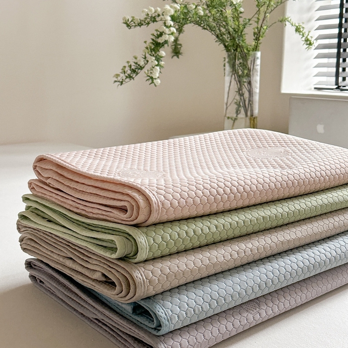 91家纺网 家纺一手货源 找家纺 凉百百 2025新款3D豆豆凉感凉席系列-小熊 组合图仅供展示