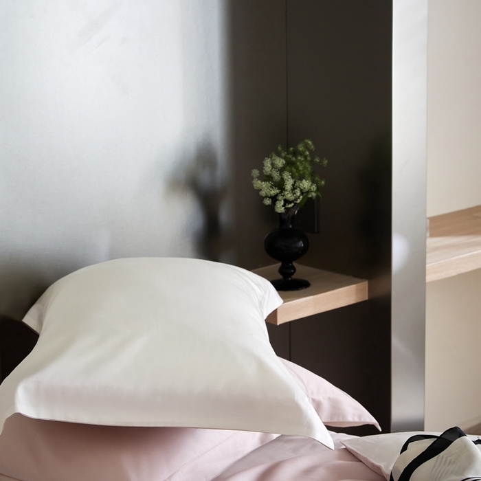 91家纺网 家纺一手货源 找家纺 金奇达2025新款【可芙】-轻氧水光天丝棉四件套（标准号全网控价（折后券后）不低于238元） 可芙-白+粉