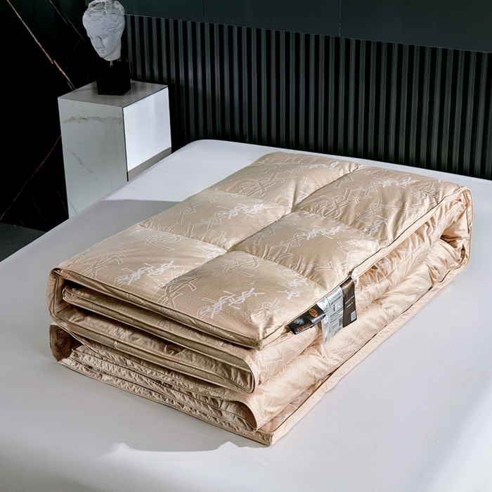 91家纺网 家纺一手货源 找家纺 静若居2025新款高精密全棉提花单层高端立体羽绒被壳大牌提花羽绒被壳95白鹅绒被 YSL米白-贝壳