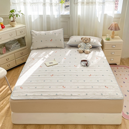 91家纺网 家纺一手货源 找家纺 （总）美克家居 2025新款泡泡纱软垫床护垫床褥子床垫小清新印花床盖