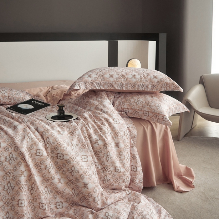 91家纺网 家纺一手货源 找家纺 金奇达2025新款【 巴赫之音】-茧养莱赛尔四件套（标准号全网控价（折后券后）不低于258元） 佩洛斯-粉黛