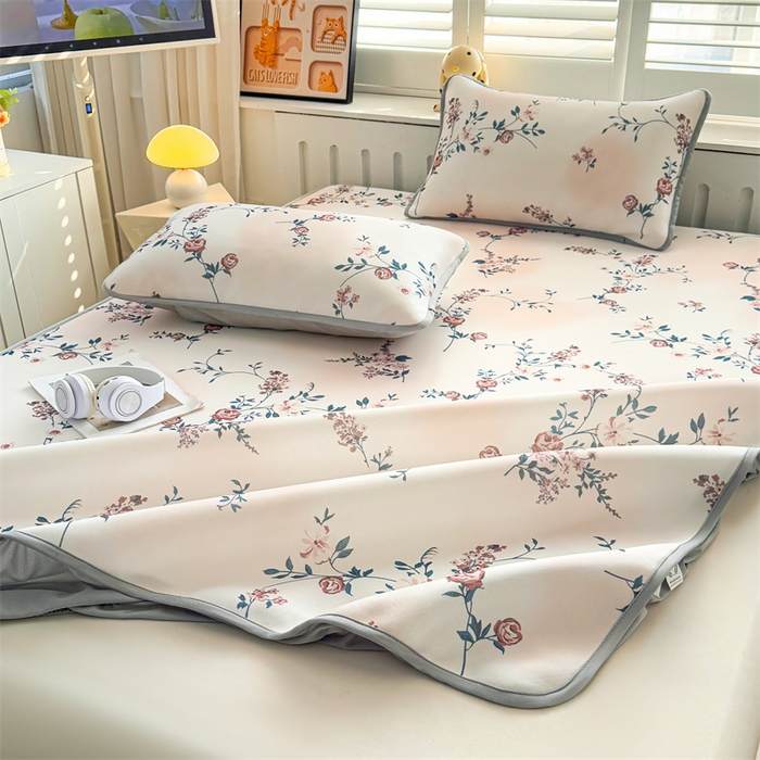 91家纺网 家纺一手货源 找家纺 雯豆家纺 2025夏季新品碳光冰丝凉席床笠款三件套印花小清新绑带冰丝席床罩 碳光冰丝席-床笠款-闻香玫瑰