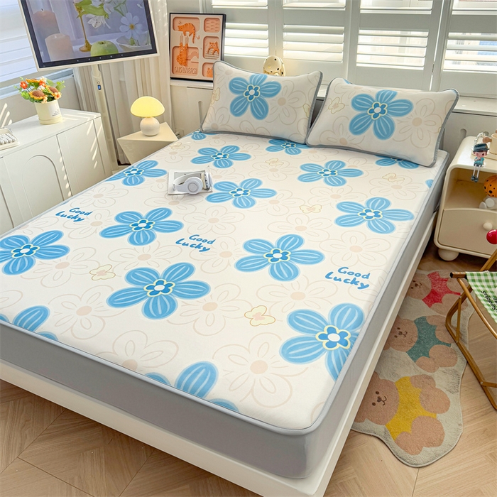 91家纺网 家纺一手货源 找家纺 雯豆家纺 2025夏季新品碳光冰丝凉席床笠款三件套印花小清新绑带冰丝席床罩 碳光冰丝席-床笠款-艾夏