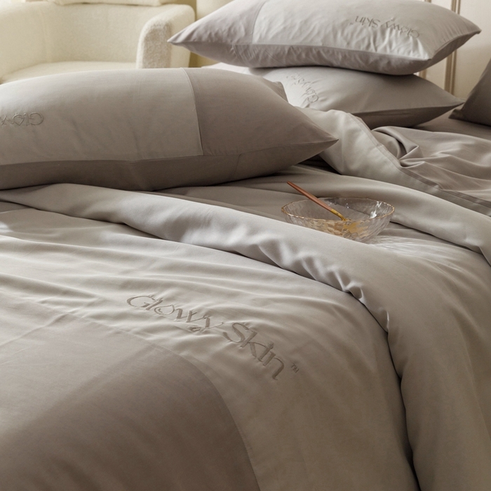 91家纺网 家纺一手货源 找家纺 金奇达2025新款【黛拉】-茧养莱赛尔四件套（标准号全网控价（折后券后）不低于228元） 黛拉-云母灰