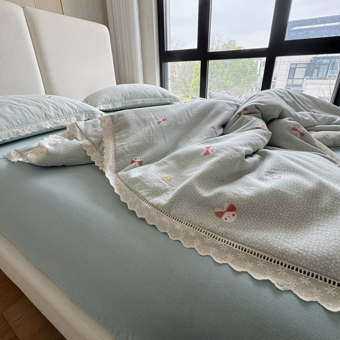 91家纺网 家纺一手货源 找家纺 8+8 （花型持续更新中）2025新款全棉双层纱镂空花边/皱皱花边四件套 甜甜兔