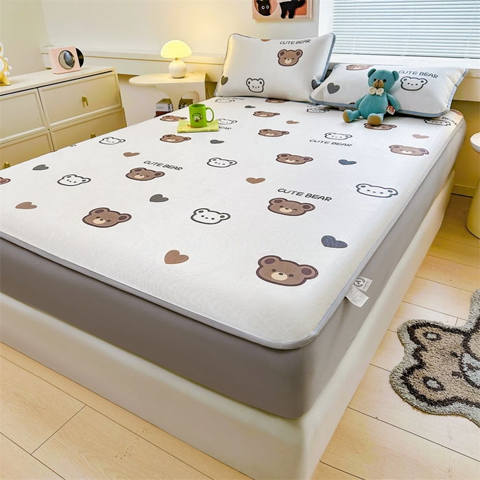 91家纺网 家纺一手货源 找家纺 雯豆家纺 2025夏季新品冰藤印花床笠三件套加厚冰丝软藤席小清新印花床罩单件 冰藤席-床笠款-波点小熊