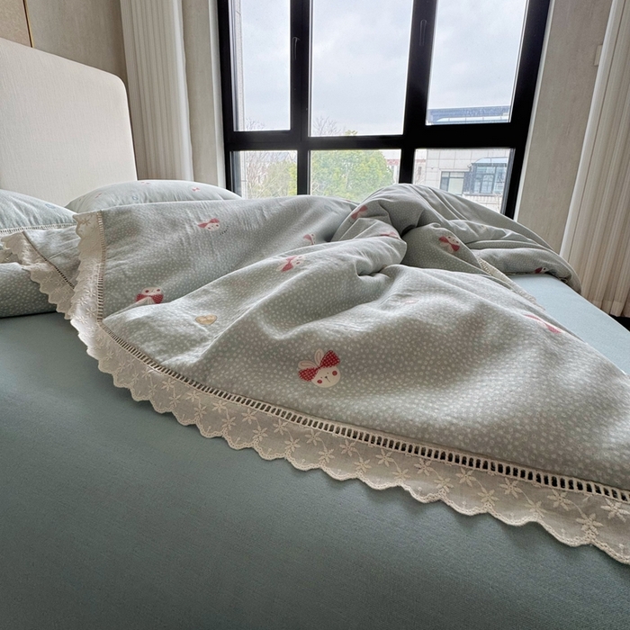 91家纺网 家纺一手货源 找家纺 8+8 （花型持续更新中）2025新款全棉双层纱镂空花边/皱皱花边四件套 甜甜兔