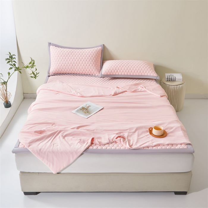 91家纺网 家纺一手货源 找家纺 雯豆家纺 2025夏季新品100%锦纶纯色凉感夏被空调被7A抗菌薄被子可机洗被芯 小冰皮锦纶夏被-密合粉