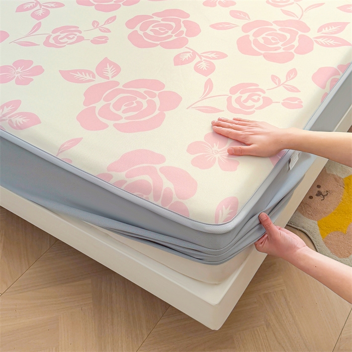 91家纺网 家纺一手货源 找家纺 雯豆家纺 2025夏季新品碳光冰丝凉席床笠款三件套印花小清新绑带冰丝席床罩 碳光冰丝席-床笠款-温语