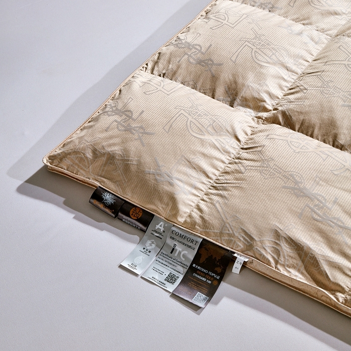 91家纺网 家纺一手货源 找家纺 静若居2025新款高精密全棉提花单层高端立体羽绒被壳大牌提花羽绒被壳95白鹅绒被 YSL米白-贝壳