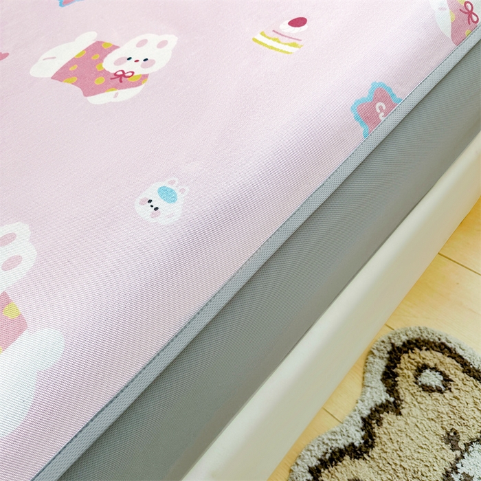 91家纺网 家纺一手货源 找家纺 雯豆家纺 2025夏季新品冰藤印花床笠三件套加厚冰丝软藤席小清新印花床罩单件 冰藤席-床笠款-甜蜜小兔