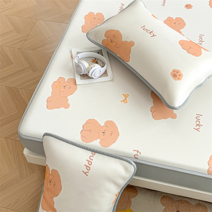 91家纺网 家纺一手货源 找家纺 雯豆家纺 2025夏季新品碳光冰丝凉席床笠款三件套印花小清新绑带冰丝席床罩 碳光冰丝席-床笠款-胖嘟嘟