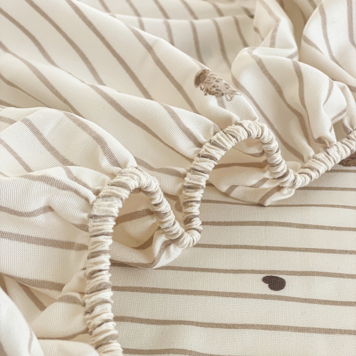 91家纺网 家纺一手货源 找家纺 芯元素 2025新款针织双层纱印花床笠 绅士小熊