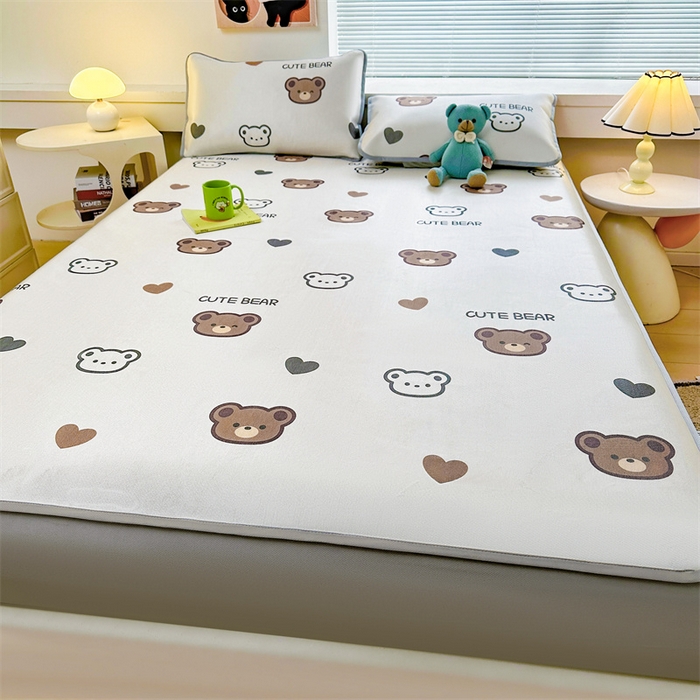 91家纺网 家纺一手货源 找家纺 雯豆家纺 2025夏季新品冰藤印花床笠三件套加厚冰丝软藤席小清新印花床罩单件 冰藤席-床笠款-波点小熊