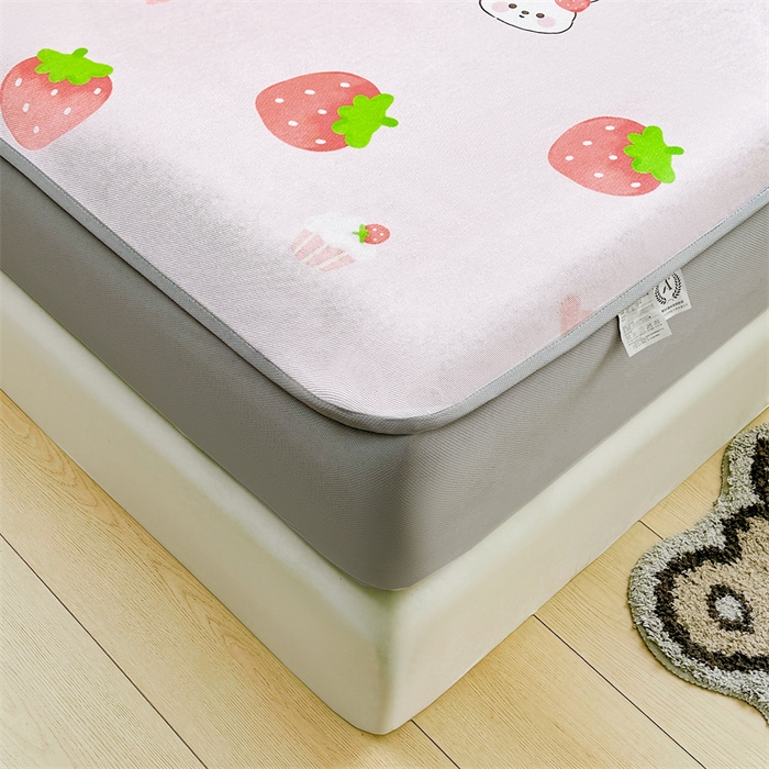 91家纺网 家纺一手货源 找家纺 雯豆家纺 2025夏季新品冰藤印花床笠三件套加厚冰丝软藤席小清新印花床罩单件 冰藤席-床笠款-草莓兔