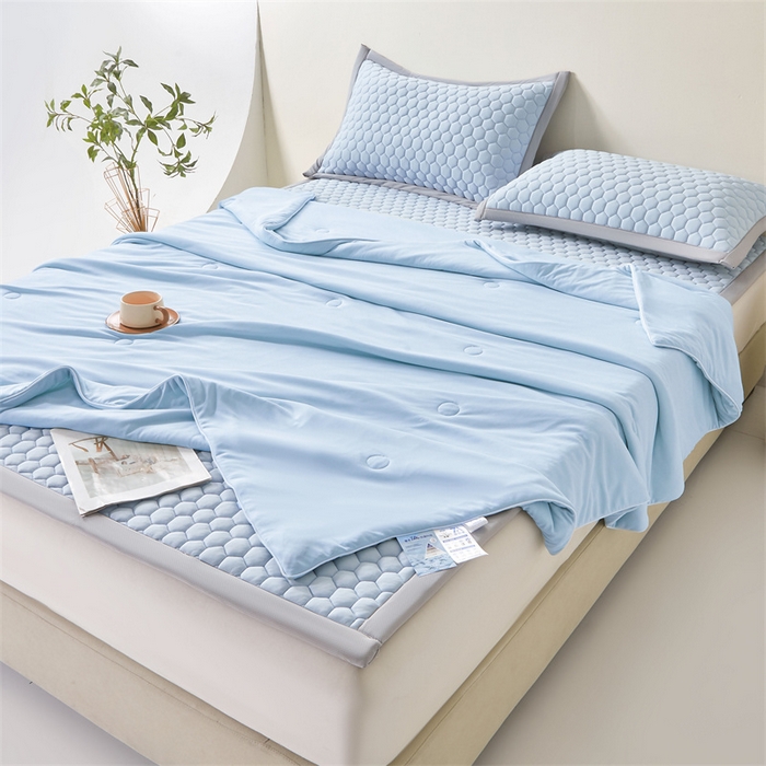 91家纺网 家纺一手货源 找家纺 雯豆家纺 2025夏季新品100%锦纶纯色凉感夏被空调被7A抗菌薄被子可机洗被芯 小冰皮锦纶夏被-希腊蓝