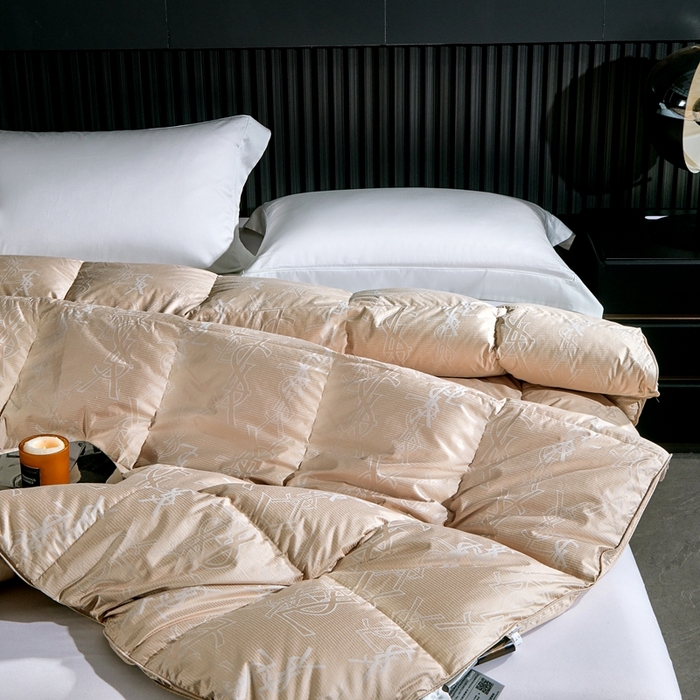 91家纺网 家纺一手货源 找家纺 静若居2025新款高精密全棉提花单层高端立体羽绒被壳大牌提花羽绒被壳95白鹅绒被 YSL米白-贝壳