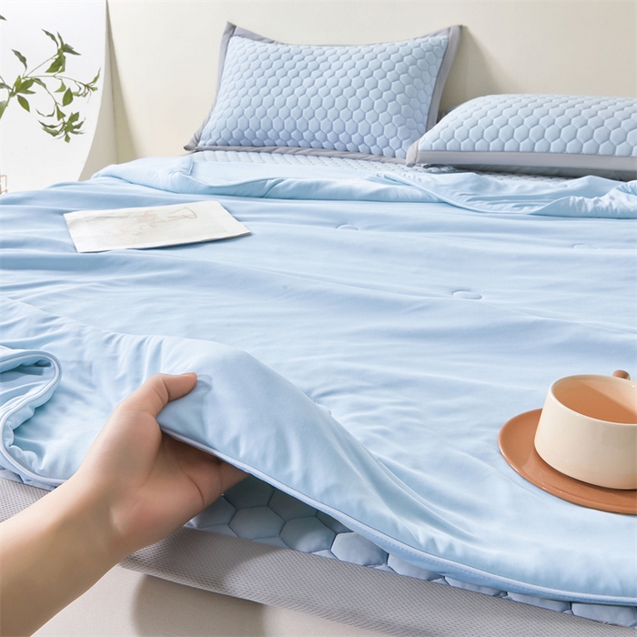 91家纺网 家纺一手货源 找家纺 （总）雯豆家纺 2025夏季新品100%锦纶纯色凉感夏被空调被7A抗菌薄被子可机洗被芯
