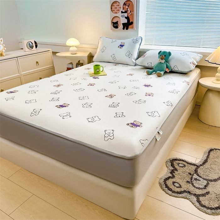 91家纺网 家纺一手货源 找家纺 雯豆家纺 2025夏季新品冰藤印花床笠三件套加厚冰丝软藤席小清新印花床罩单件 冰藤席-床笠款-米洛熊