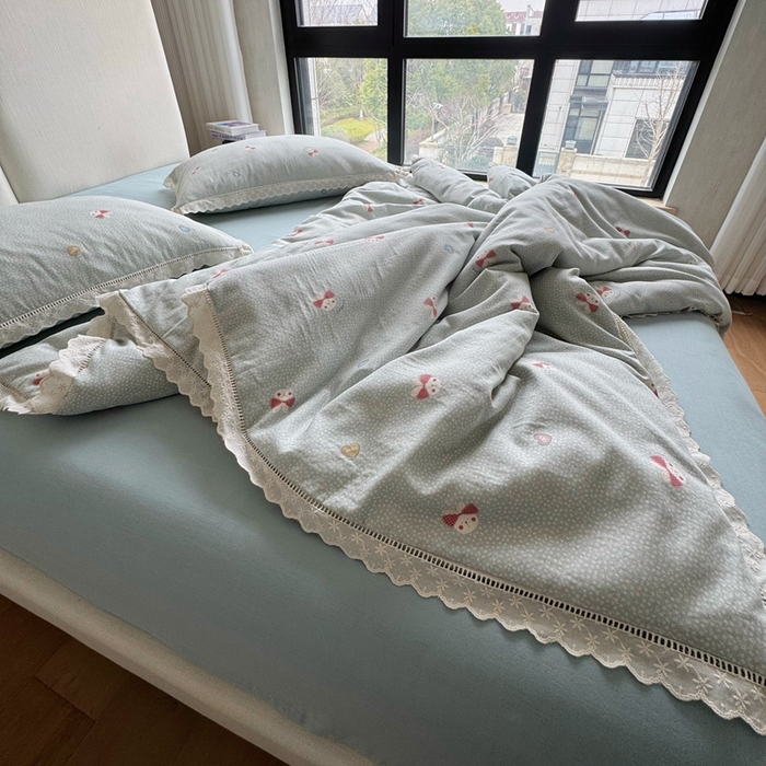 91家纺网 家纺一手货源 找家纺 8+8 （花型持续更新中）2025新款全棉双层纱镂空花边/皱皱花边四件套 甜甜兔