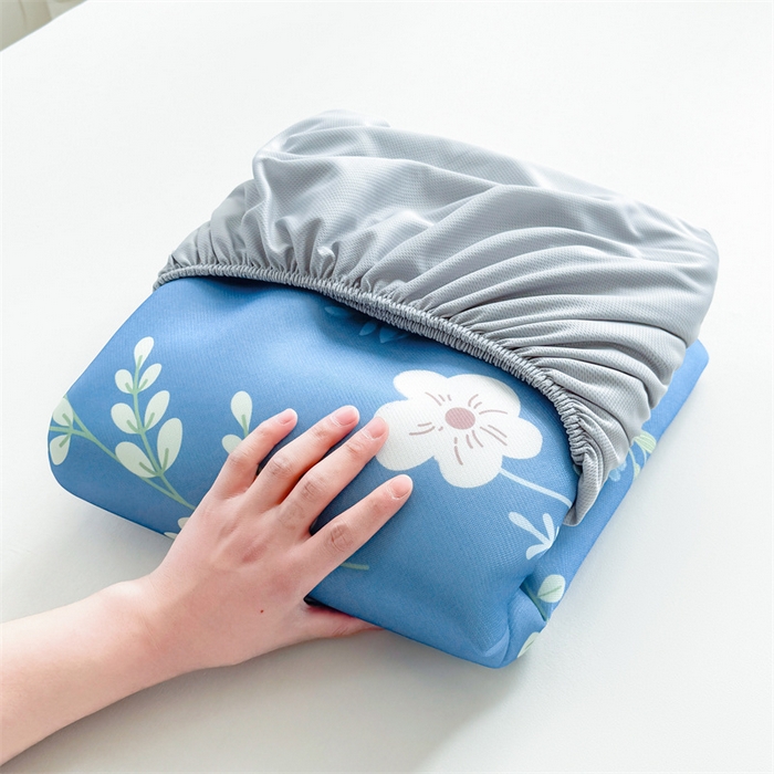 91家纺网 家纺一手货源 找家纺 雯豆家纺 2025夏季新品碳光冰丝凉席床笠款三件套印花小清新绑带冰丝席床罩 碳光冰丝席-床笠款-花影动