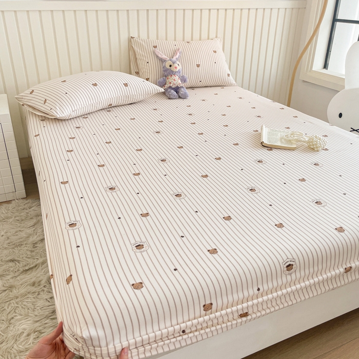 91家纺网 家纺一手货源 找家纺 芯元素 2025新款针织双层纱印花床笠 绅士小熊