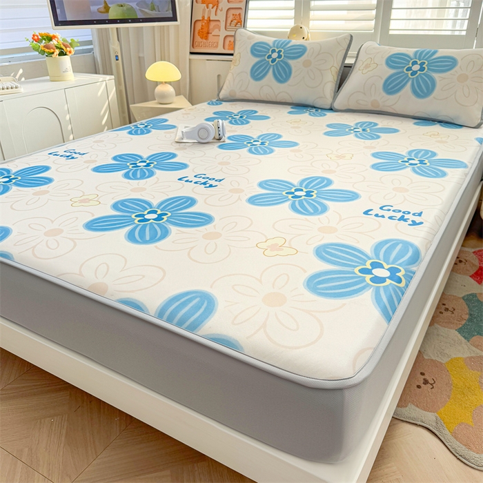 91家纺网 家纺一手货源 找家纺 雯豆家纺 2025夏季新品碳光冰丝凉席床笠款三件套印花小清新绑带冰丝席床罩 碳光冰丝席-床笠款-艾夏