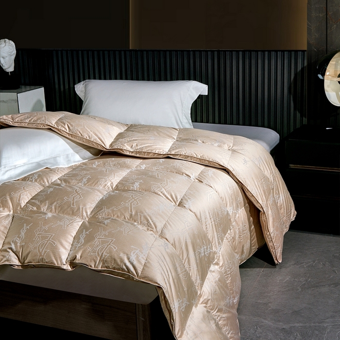 91家纺网 家纺一手货源 找家纺 静若居2025新款高精密全棉提花单层高端立体羽绒被壳大牌提花羽绒被壳95白鹅绒被 YSL米白-贝壳