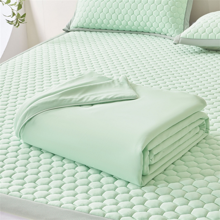91家纺网 家纺一手货源 找家纺 雯豆家纺 2025夏季新品100%锦纶纯色凉感夏被空调被7A抗菌薄被子可机洗被芯 小冰皮锦纶夏被-水雾绿