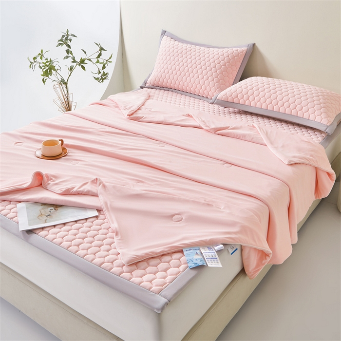 91家纺网 家纺一手货源 找家纺 雯豆家纺 2025夏季新品100%锦纶纯色凉感夏被空调被7A抗菌薄被子可机洗被芯 小冰皮锦纶夏被-密合粉